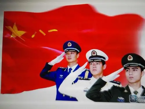 八一军旗 在庆祝我军 建军九十周年之际 请接收一个退伍老兵 这军礼