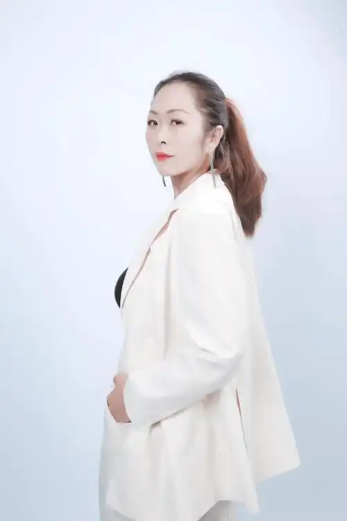 腰围 66cm,臀围 97cm爱好:旅游喜欢国家:中国喜欢明星:薛之谦喜欢电影