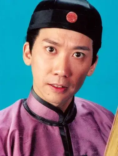 香港有这么一小我,他辩才了得,情商高人,演起戏来活矫捷现,片子界有