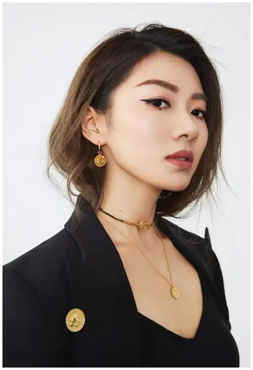 郑恺前女友程晓玥近照曝光,穿紧身裙身材火辣,被评价不如苗苗|程晓玥