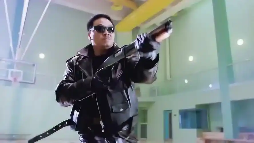 经典电影吴孟达模仿终结者出场一句followme太帅