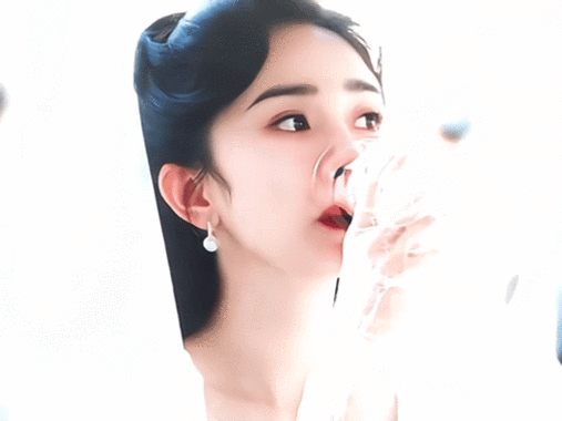 杨幂喝酒封神名场面