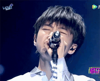 王俊凯gif唱歌gif投入gif