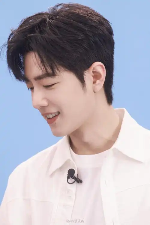 肖战超话好迷人的侧脸06@x玖少年团肖战daytoy#肖战时影#/#肖战玉骨