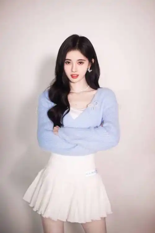 "四千年美女"鞠婧祎丁字泳衣照曝光,曲线堪比过山车._身材_穿着_感觉