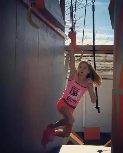 这个10岁肌肉小女孩,堪称现实版神奇女侠