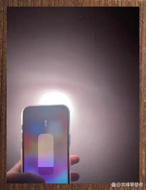 刚拿到新手机,发现手电筒竟然是粉嫩嫩的粉色呢!