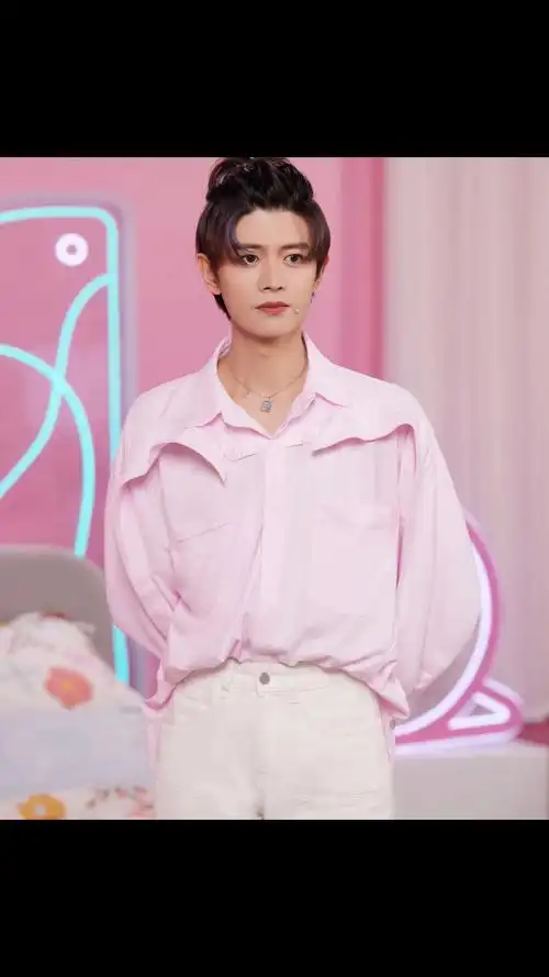 任嘉伦#粉色小辫的国超,谁能不爱呢人间二三事,你为最重要-度小视