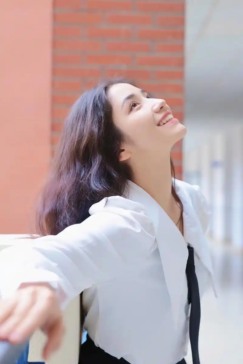 治愈系笑容 #甜系女孩 #元气少女 又是一个假装甜美的一天 耶咦!