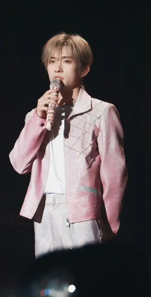 愚人节易烊千玺美貌纯净版  帅的很突出我的大明星  @tfboys-易烊千玺