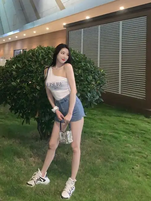 辣妹穿搭跟着美女易梦玲入的又一件上衣05