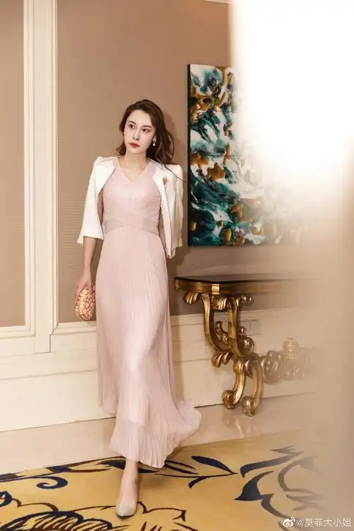 礼服##久站不累高光鞋##正宫社交礼服##高光时刻穿正宫##久站不累