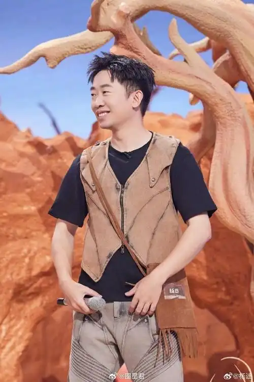 杨迪 我是洗衣机里的卫生纸卷不得##大左 杨迪最值钱的就是这张嘴