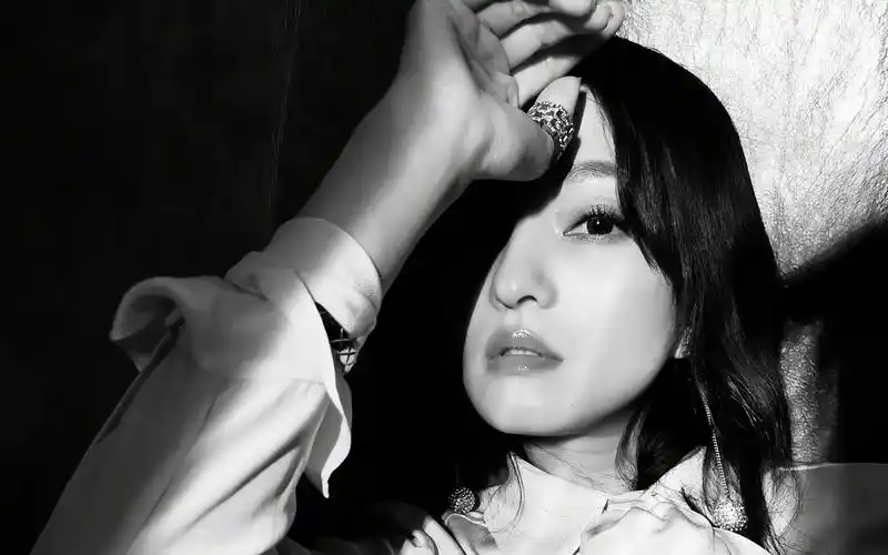 张韶涵清新时尚写真桌面壁纸