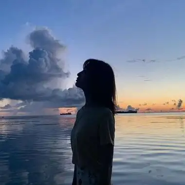 高清伤感的头像意境唯美孤独女图片,女生头像图片qq高冷孤独女生头像