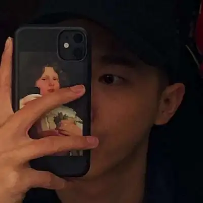 对镜男生自拍头像高清超帅图片