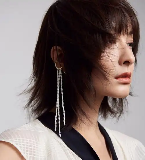 简介:吴昕时尚性感写真图片,分享一组吴昕图片给大家,图中的明星图片