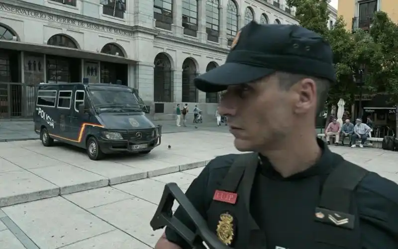 西班牙最新动作悬疑力作《防暴警察》人物预告片之贝尔梅霍 中文字幕