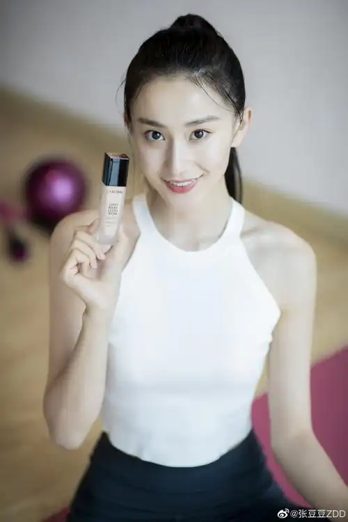 艺术体操女神张豆豆晒运动美照大展迷人曲线身材颜值俱佳