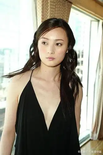 柔情似水,蒋勤勤拥有古典美女的气质,魂牵梦绕百看不厌