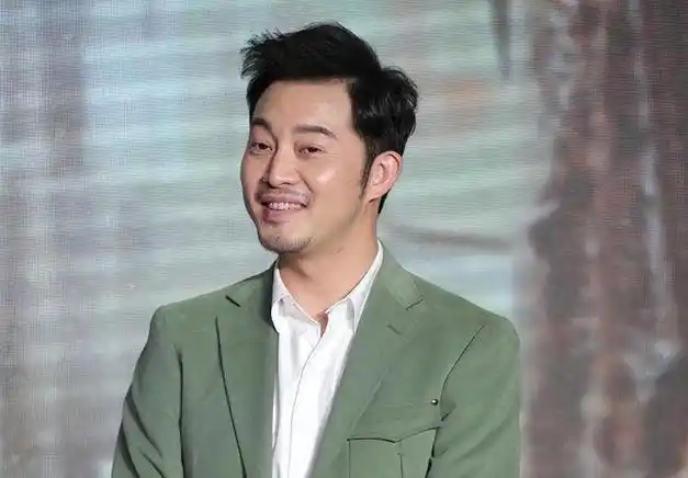 沙溢小鱼儿父子音乐沙龙被网友偶遇,小鱼儿少年初长成帅气逼人