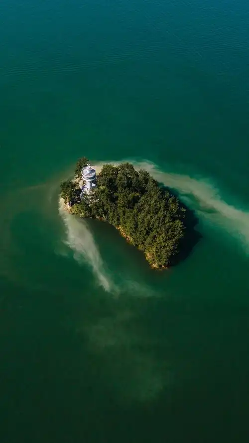 湖心小岛