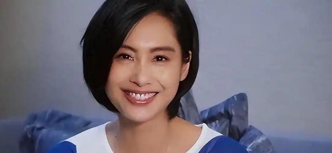 回顾52岁朱茵现状住深山残屋开97年破车活成娱乐圈李子柒