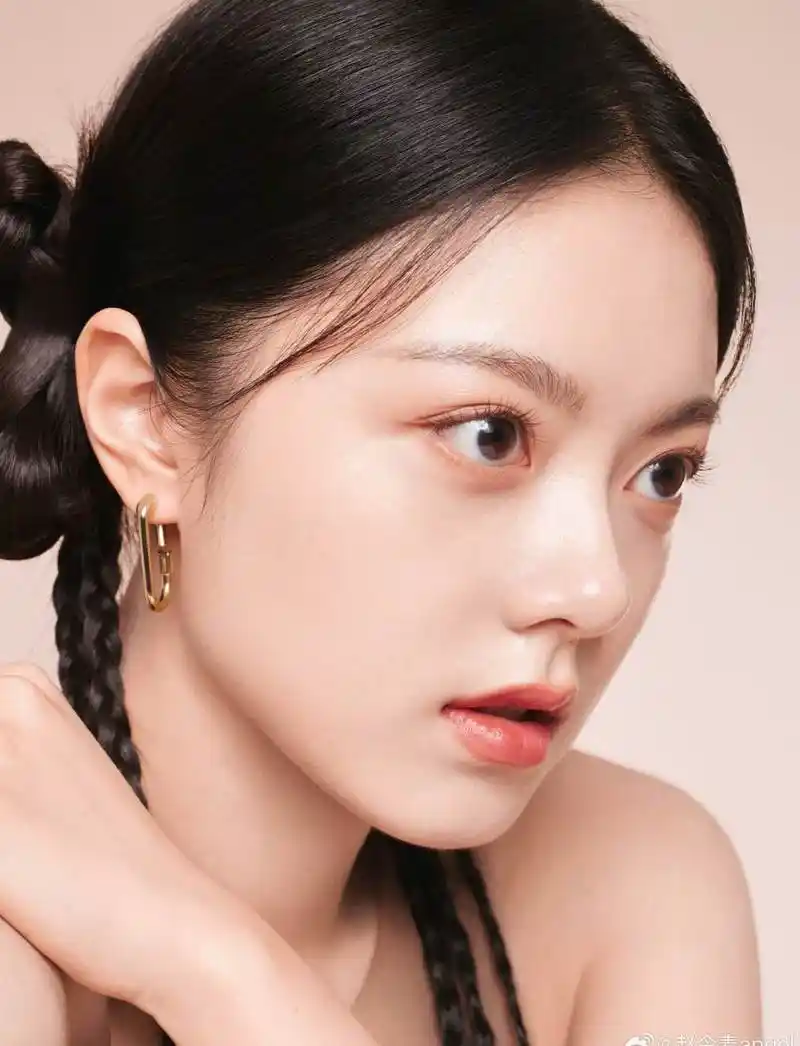 赵今麦正脸美照[得意]   #月动态激励计划# #beauty# #娱乐潮流