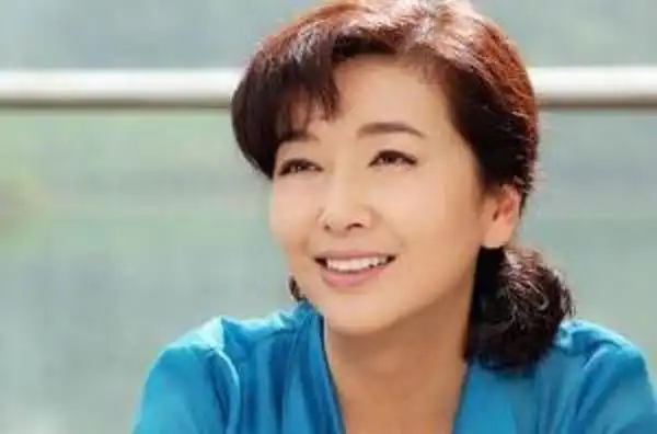 领略前辈们的影视风采           《前妻的车站》由江珊,韩青,周小斌