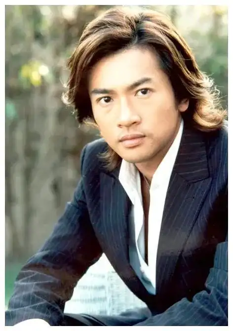 苏有朋1973年出生台湾省祖籍江西丰城市他演的倚天屠龙记的张无忌很