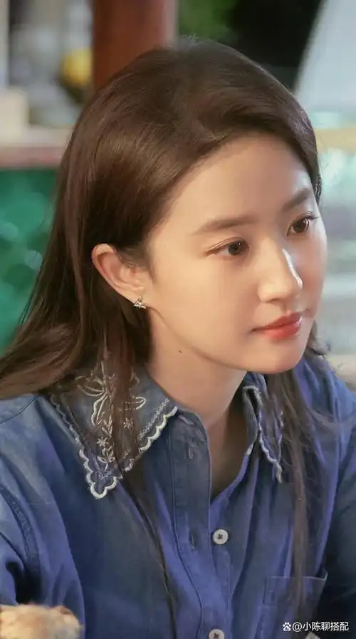 别看刘亦菲的发型也会踩雷,但多数的发型都很实用,普通人可照搬