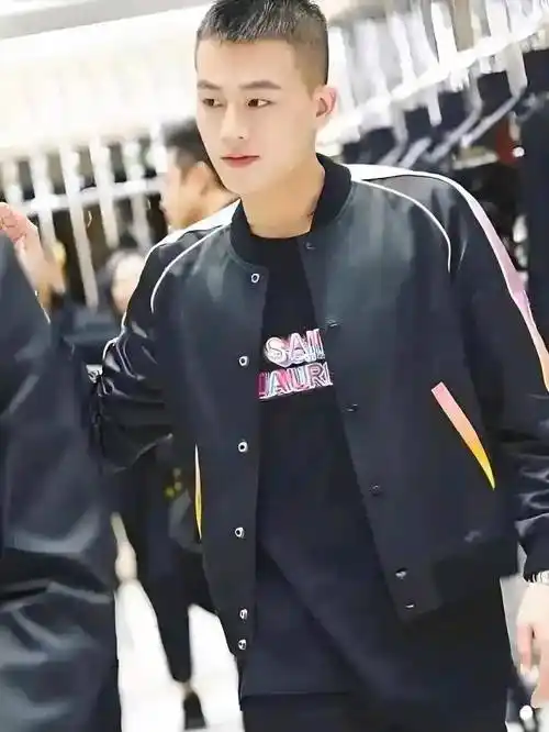 欧豪有着非常具备辨识度的寸头造型,这是他标志性造型当中的一个,能让