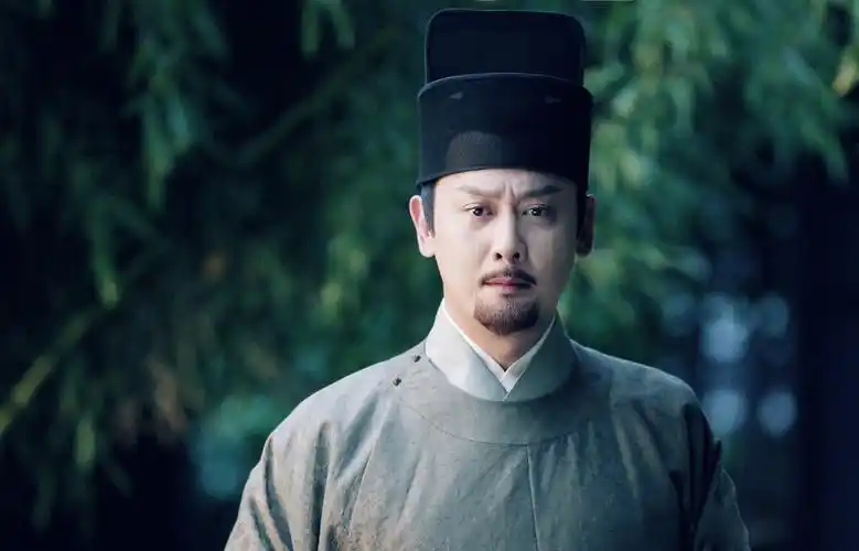 王劲松为观众奉献过很多经典的古装剧角色,他告诉芭莎电影,他在选择上