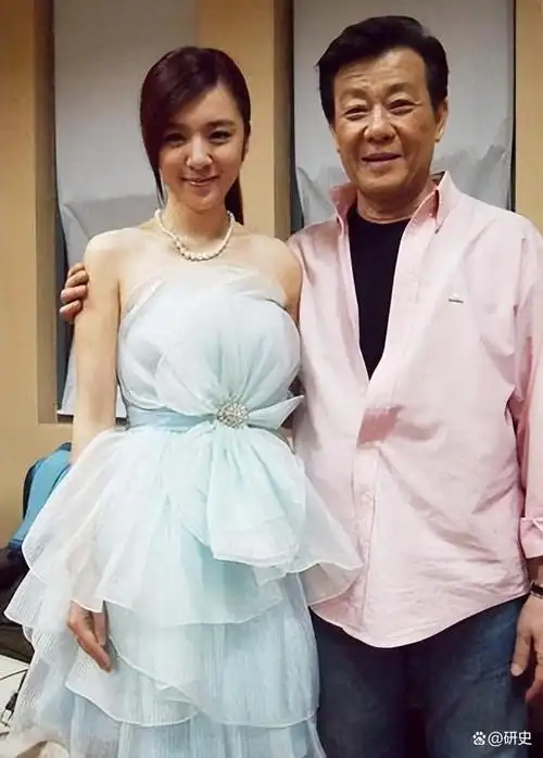 寇世勋两个老婆楼上楼下住三个人生活27年生活又美又痛苦