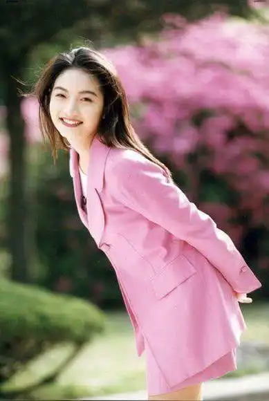 韩国女明星,颜值不输宋慧乔,但她的一生却是如此惨不忍睹,她是李敏英