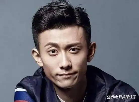 看张一山在片场吃饭,那么火是有原因的