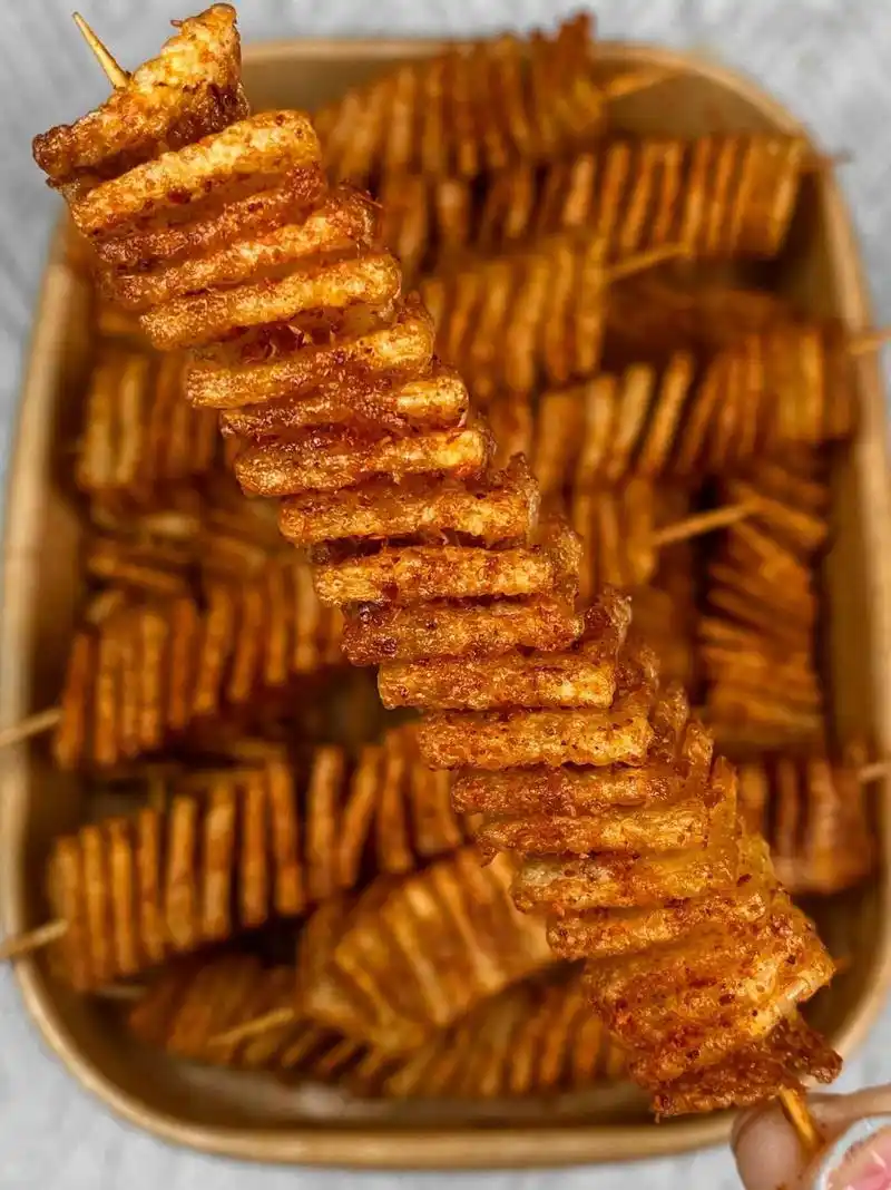 夜市很火的旋风薯塔,只需要两根筷子就能做出!