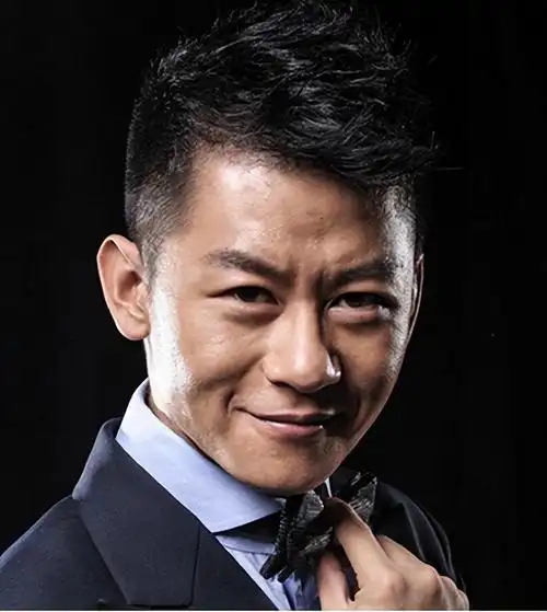 那我告诉你,他叫李健,是一名中国好演员!