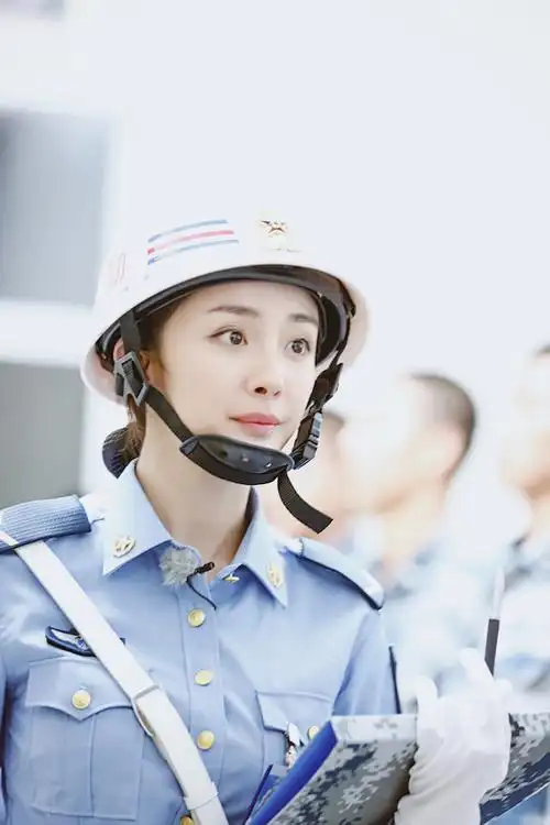 《真正男子汉2》杨幂化身纠察霸气十足 检查宿舍不留情面_综艺节目