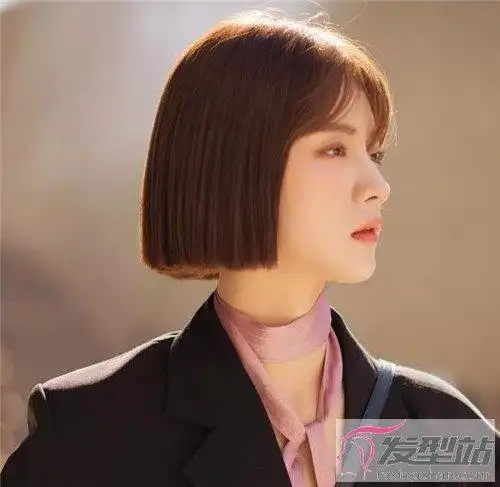 最新女生齐脸短发 沙宣c字内扣好瘦脸