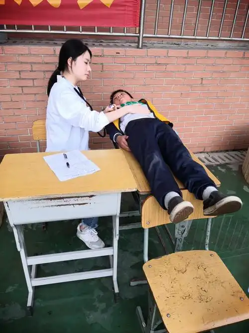 快快乐乐体检,健健康康成长 ——岳麓区樟树门小学