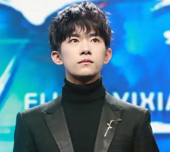 被"双j"接连邀请,24岁的王俊凯,终于证明自己的"江湖地位"