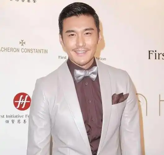 作为一位男演员,歌手,曾有着诸多的经典作品,《粉红女郎》,《双响炮》