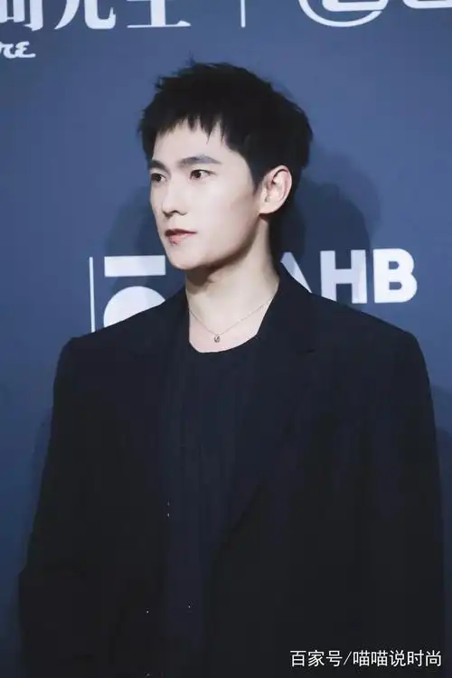 男士狗啃刘海"火爆了",这个发型是不是要火了