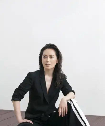 40岁以上还未婚的女星,许晴萧蔷气质依旧,俞鸿飞思想独立