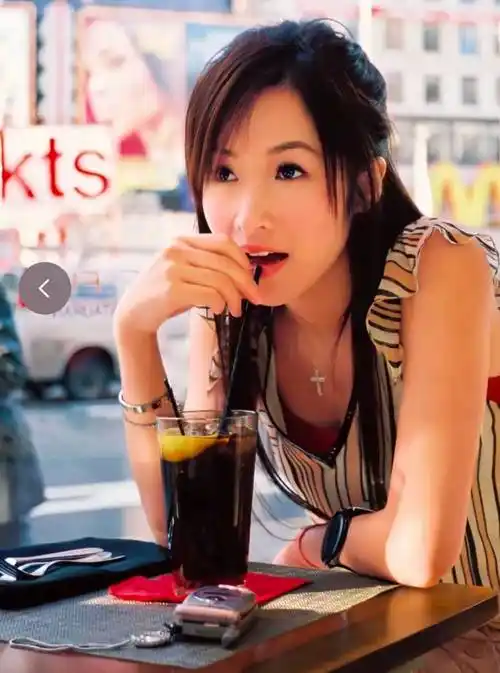 色字头上一把刀,"纵欲过度"的萧亚轩,鲜肉收割机的快乐与健康谜题