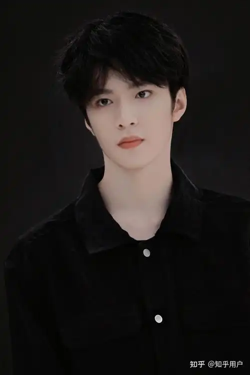 终于知道,为什么自从我粉上刘耀文以后总说再没看过比他更帅的人,因为