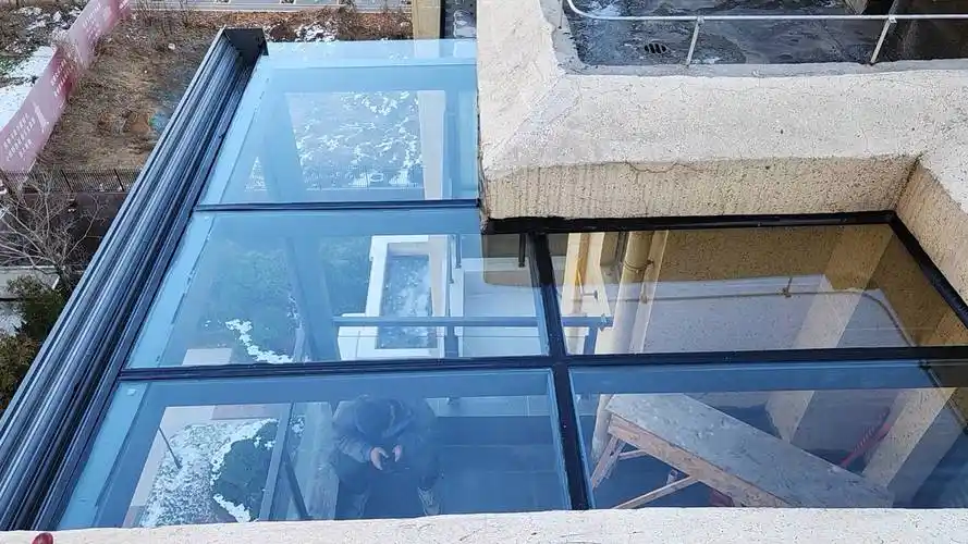 洛阳联信熙园封露台玻璃顶雨棚安装流程视频分享