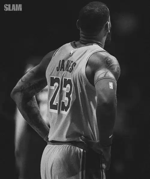 詹姆斯再登《slam》杂志封面写真