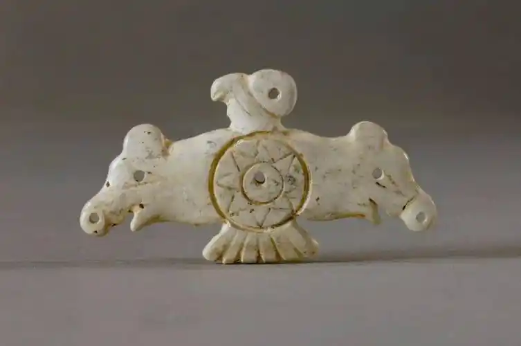 凌家滩遗址出土的玉鹰